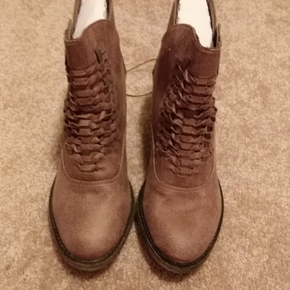 Shoe - Picture 7 of 8